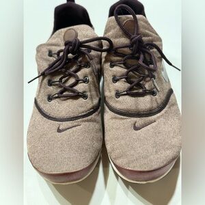 Nike Presto Fly Athletic Running Sneaker Port Wine Metallic Sz 9